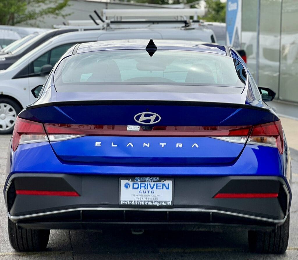 Used 2026 Hyundai Elantra Sport w/ Cargo Package FWD image 4