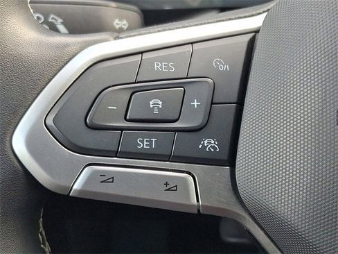 Used 2022 Volkswagen Taos SEL w/ Panoramic Sunroof Package image 21