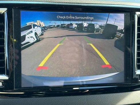 Used 2024 Chrysler Pacifica Touring-L image 26
