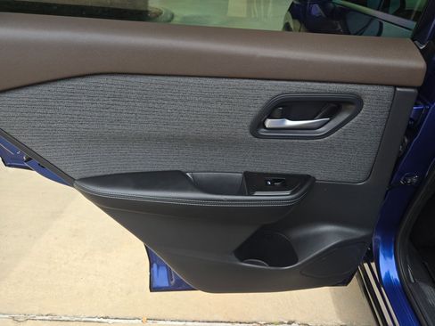 Used 2021 Nissan Rogue SV FWD image 14