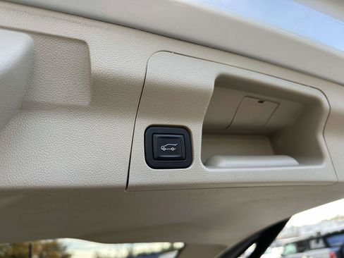 Used 2017 GMC Acadia Denali w/ Technology Package image 9