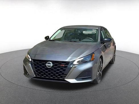 Used 2025 Nissan Altima 2.5 SR FWD image 6