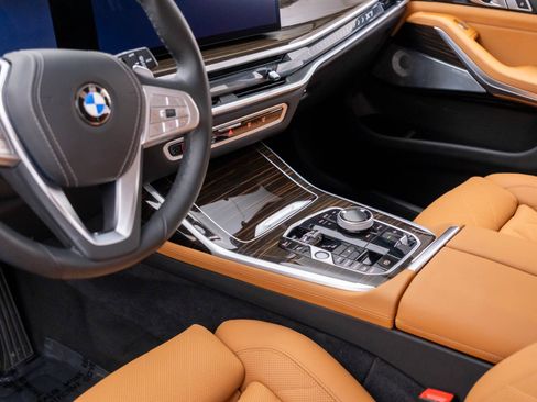 Certified 2025 BMW X7 xDrive40i w/ Premium Package AWD/4WD image 13