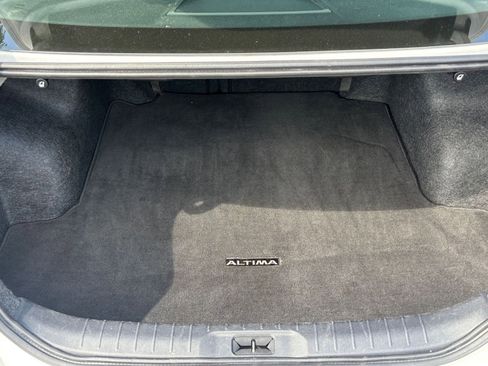 Used 2025 Nissan Altima 2.5 SV FWD image 32