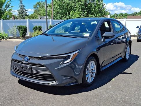 Certified 2025 Toyota Corolla LE w/ LE Premium Package FWD image 3