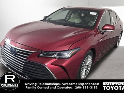Used 2019 Toyota Avalon Limited FWD image 3