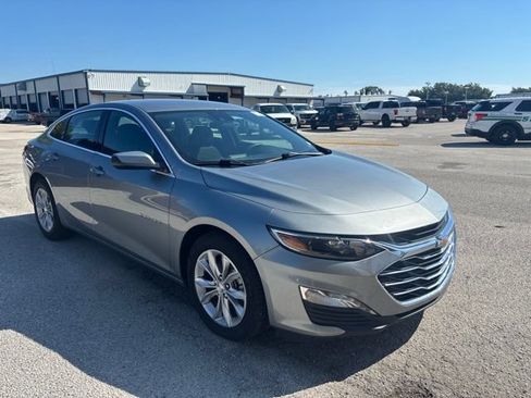 Used 2025 Chevrolet Malibu LT FWD image 3
