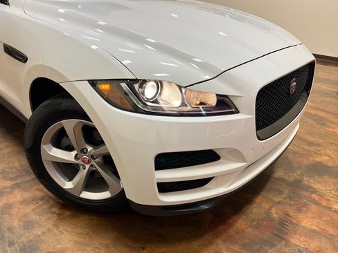 Used 2020 Jaguar F-PACE Premium image 44