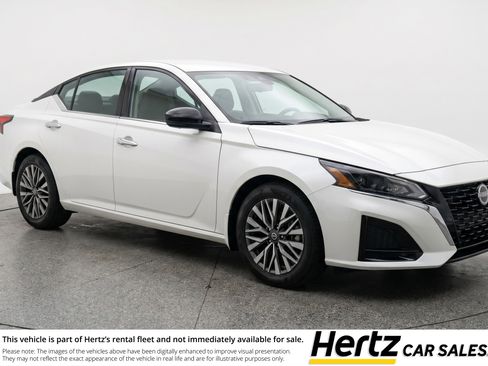 Used 2025 Nissan Altima 2.5 SV FWD image 1