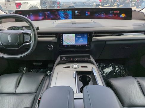 Used 2025 Lincoln Navigator L Reserve AWD/4WD image 17