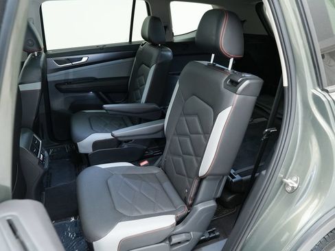 Used 2024 Volkswagen Atlas Peak Edition SE AWD/4WD image 23