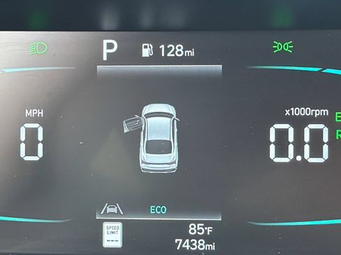Used 2025 Hyundai Elantra Hybrid FWD image 30