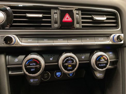 Used 2022 Genesis G70 2.0T image 19