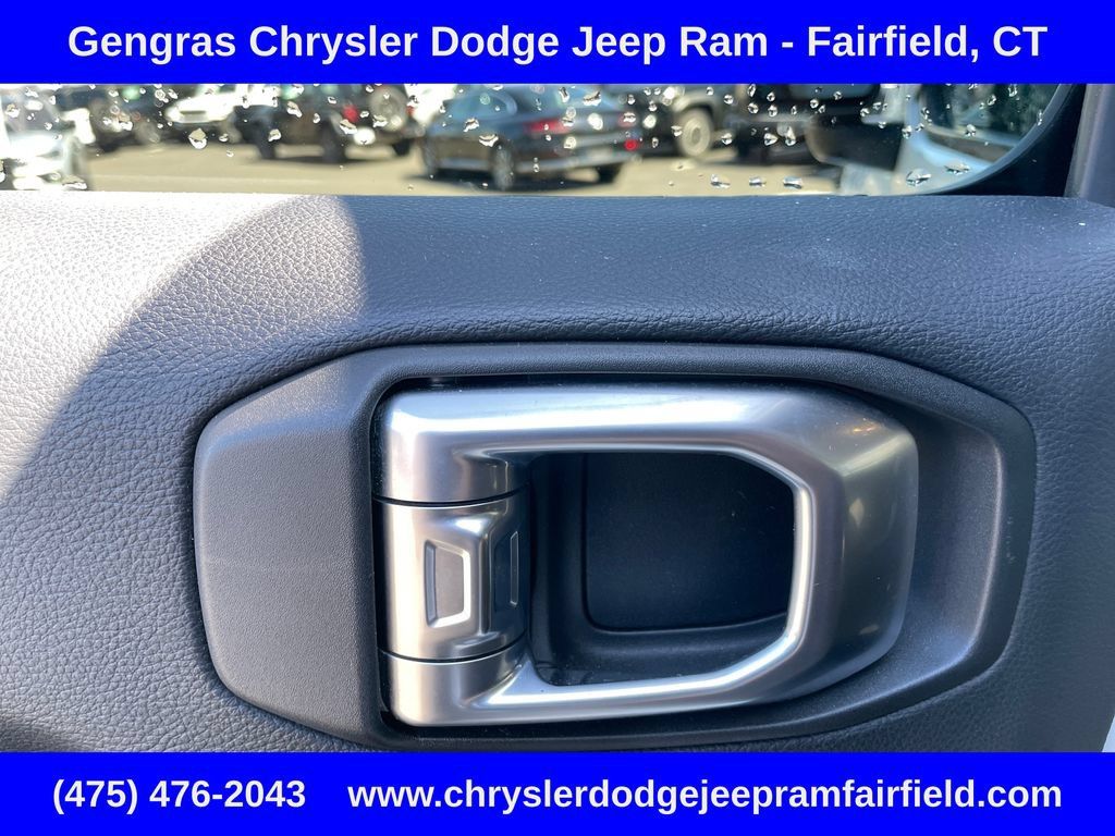 Used 2019 Jeep Wrangler Unlimited Sahara AWD/4WD image 38