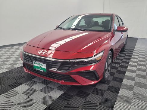 Used 2024 Hyundai Elantra SEL w/ Convenience Package FWD image 15