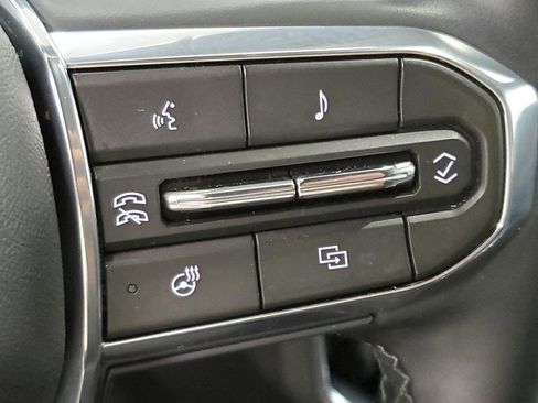 Used 2025 GMC Acadia Elevation image 30