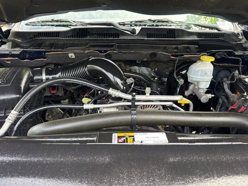 Used 2020 RAM 1500 Classic SLT w/ Luxury Group image 17