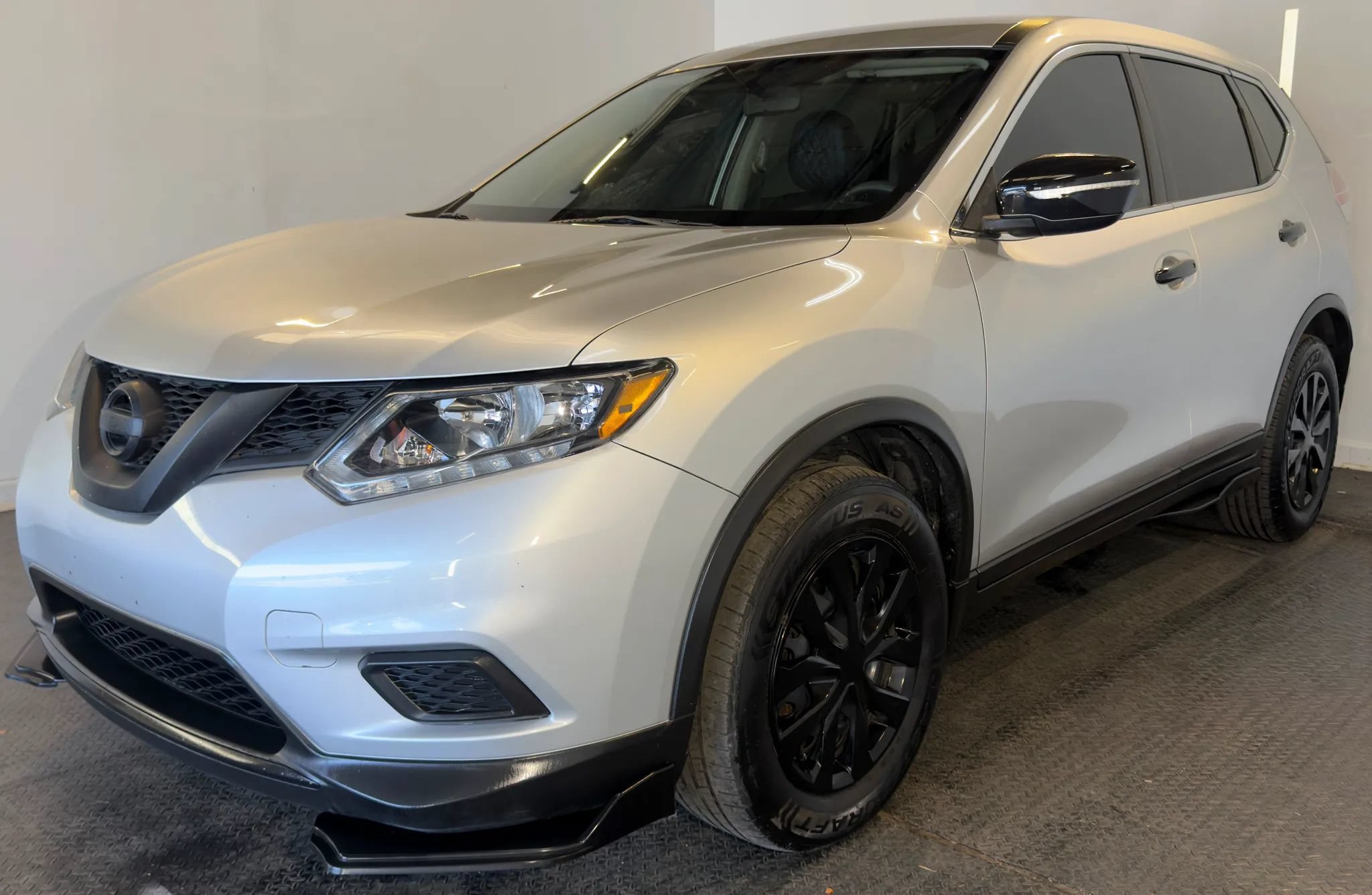 Used 2015 Nissan Rogue S AWD/4WD image 4