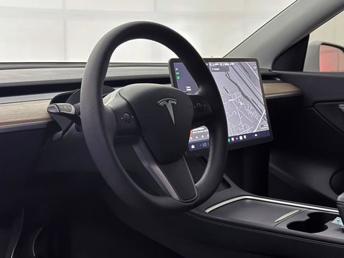 Used 2022 Tesla Model Y Long Range AWD/4WD image 19
