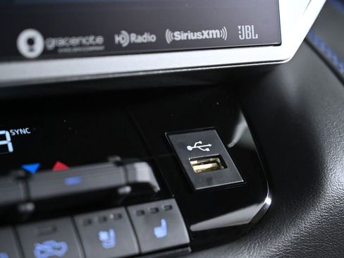 Used 2024 Toyota Tundra Platinum image 21