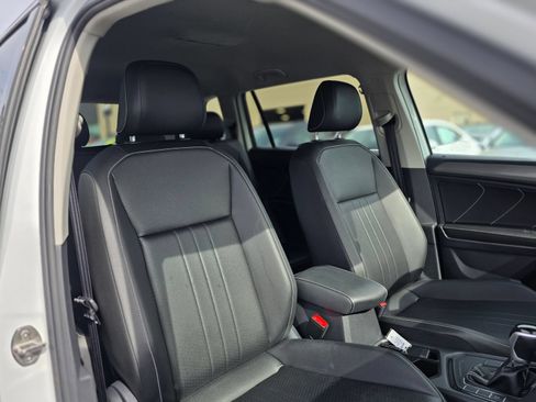 Used 2023 Volkswagen Tiguan SE FWD image 11