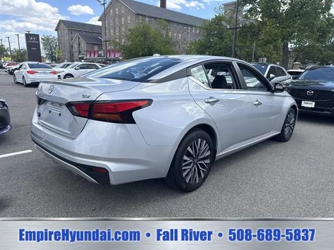 Used 2024 Nissan Altima 2.5 SV FWD image 7