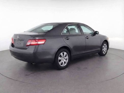 Used 2011 Toyota Camry LE image 5