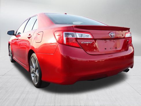 Used 2012 Toyota Camry SE image 5