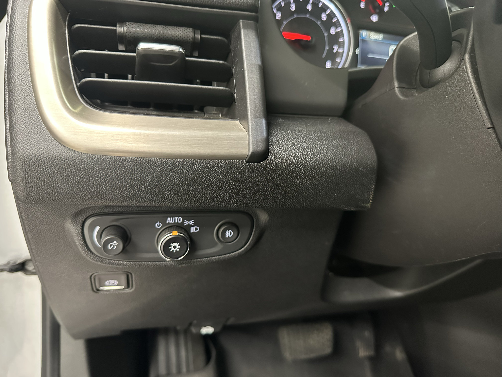 Used 2018 GMC Terrain Denali w/ Advanced Safety Package AWD/4WD image 26