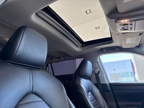 Used 2022 Toyota Highlander XLE FWD image 17