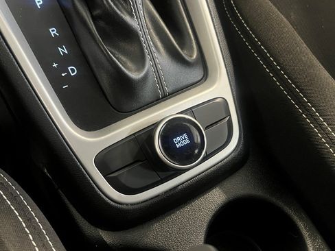 Used 2023 Hyundai Venue SEL image 41