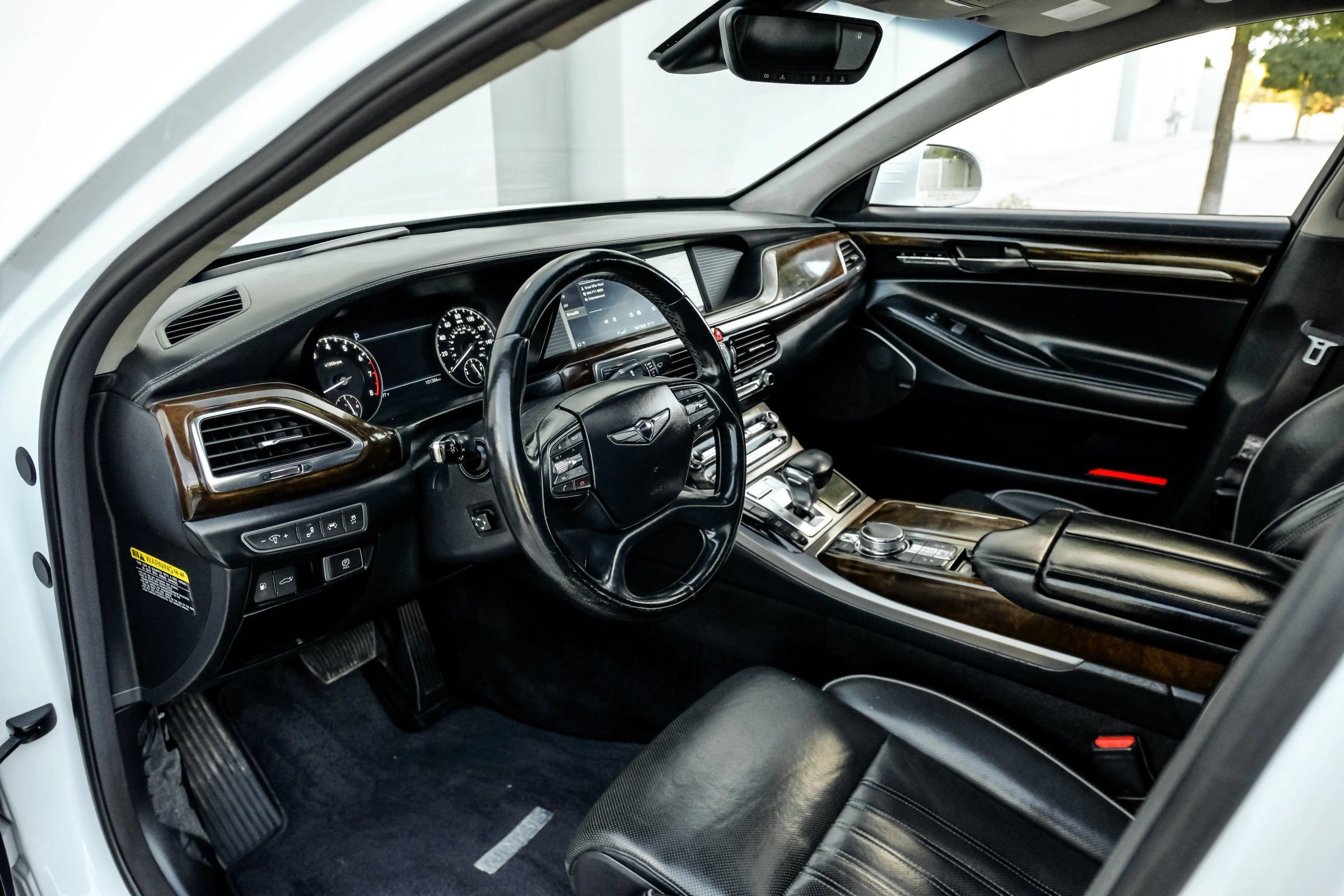 Used 2019 Genesis G90 5.0 Ultimate RWD image 3