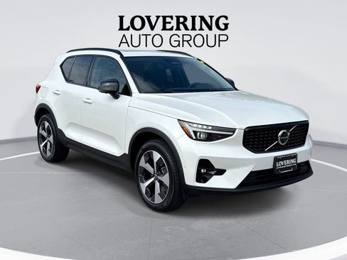 Certified 2026 Volvo XC40 B5 Plus AWD/4WD image 1