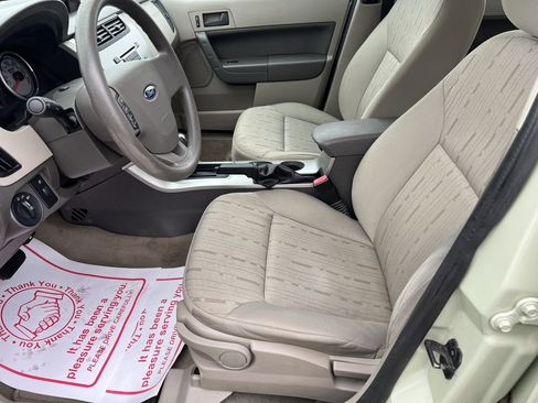 Used 2011 Ford Focus SE image 8