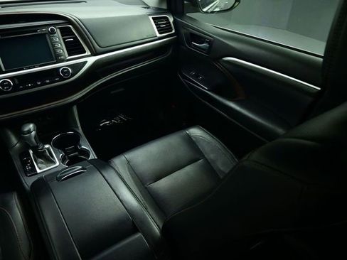 Used 2018 Toyota Highlander Limited image 47