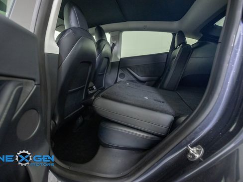 Used 2022 Tesla Model Y Long Range AWD/4WD image 27