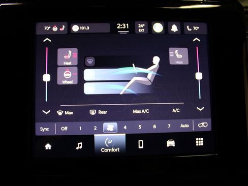 Used 2025 Jeep Grand Cherokee Altitude image 17