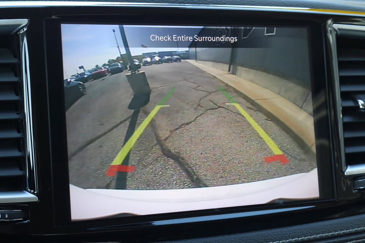 Used 2024 Chrysler Pacifica Limited FWD image 12