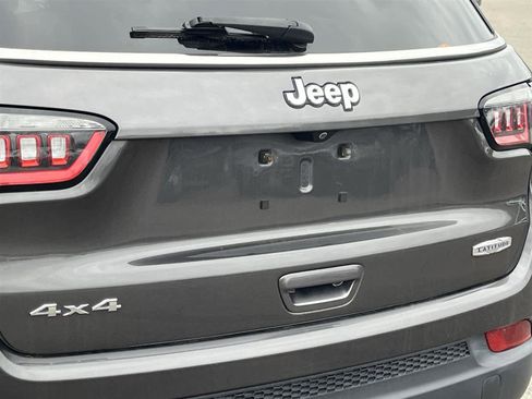 Used 2019 Jeep Compass Latitude w/ Cold Weather Group image 10