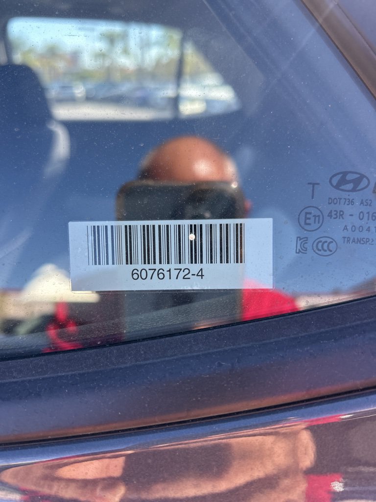 Used 2026 Hyundai Venue SEL FWD image 2