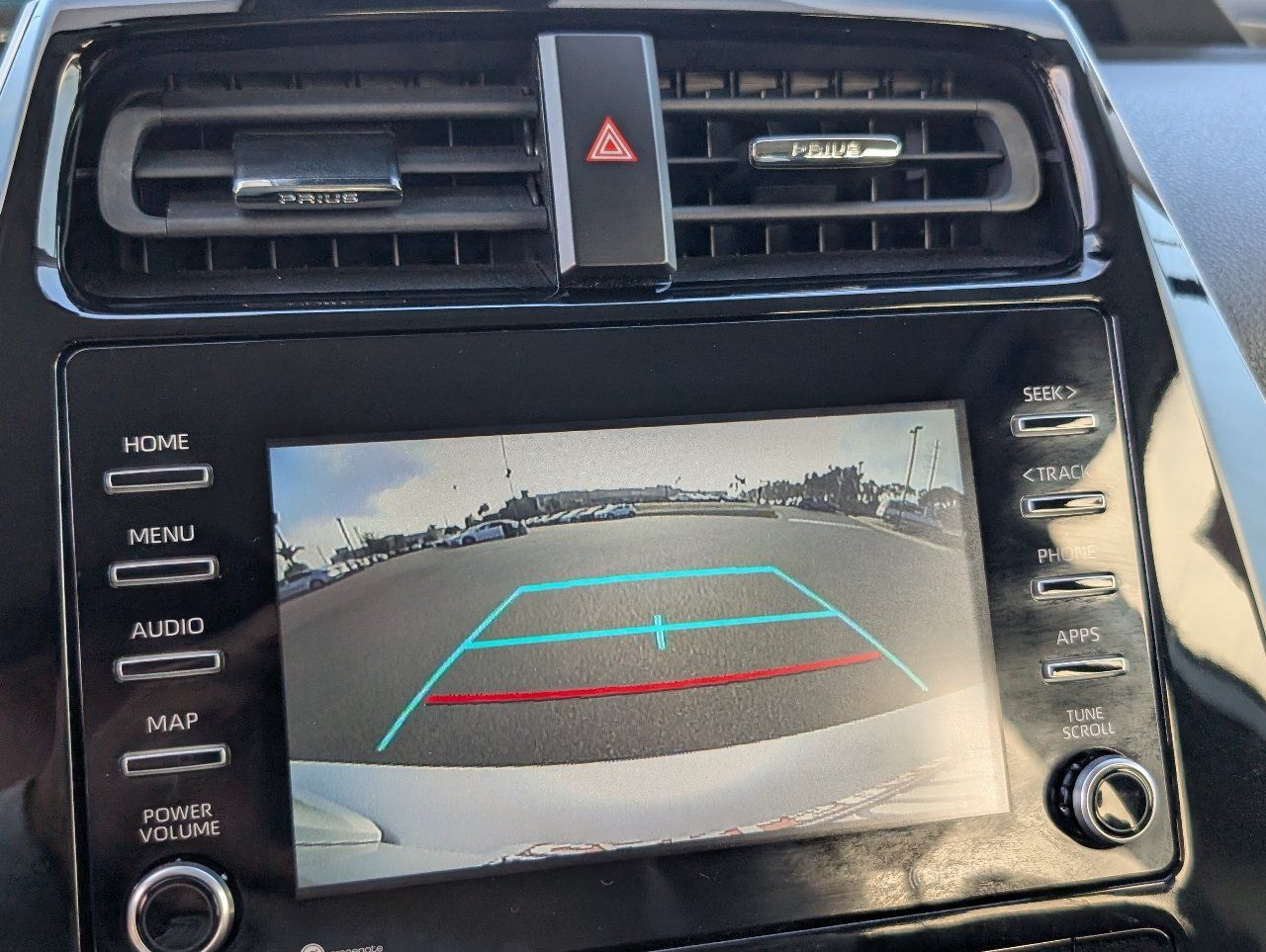 Used 2021 Toyota Prius LE FWD image 6