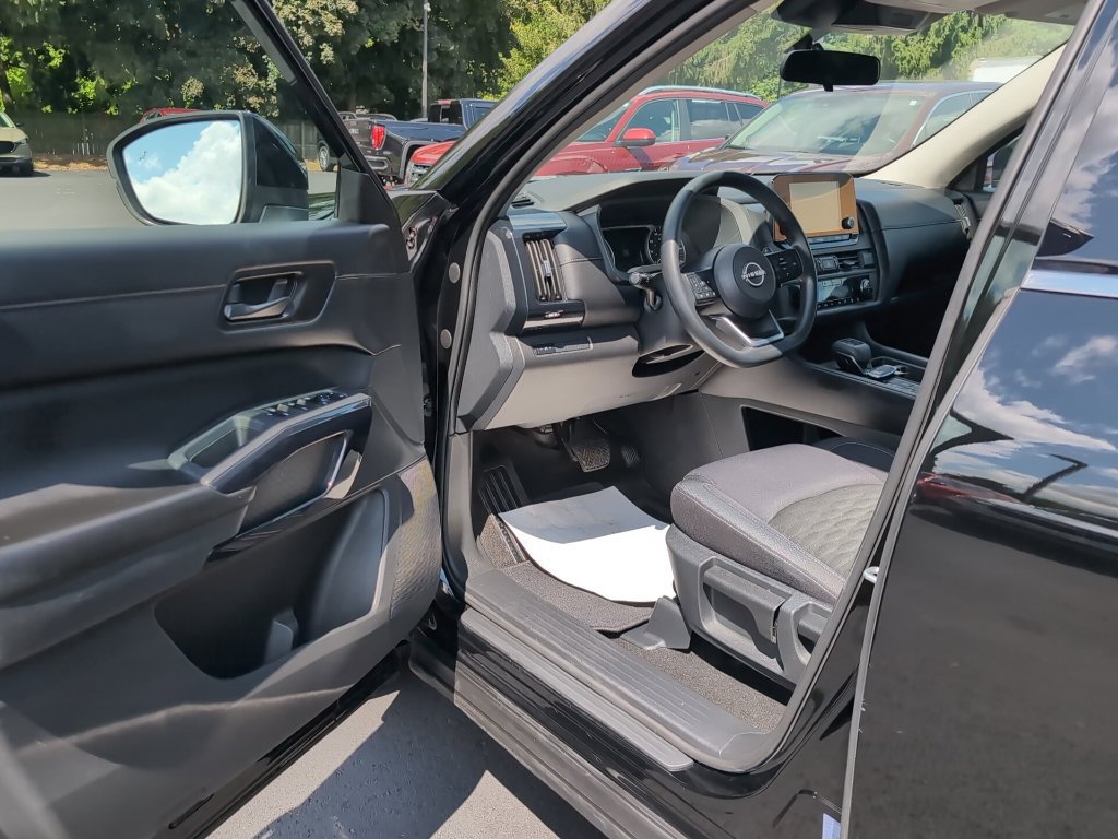Used 2024 Nissan Pathfinder S AWD/4WD image 15