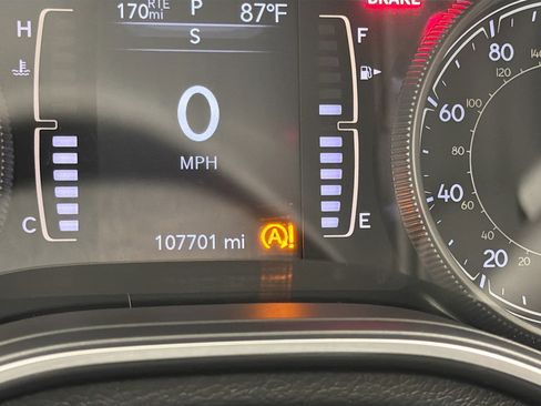 Used 2019 Jeep Cherokee Latitude Plus w/ Comfort/Convenience Group image 8