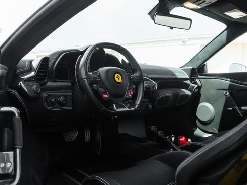 Used 2015 Ferrari 458 Speciale Coupe RWD image 6