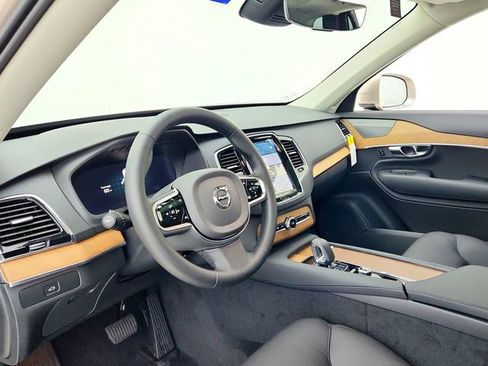 New 2025 Volvo XC90 B6 Plus w/ Protection Package Premier image 20