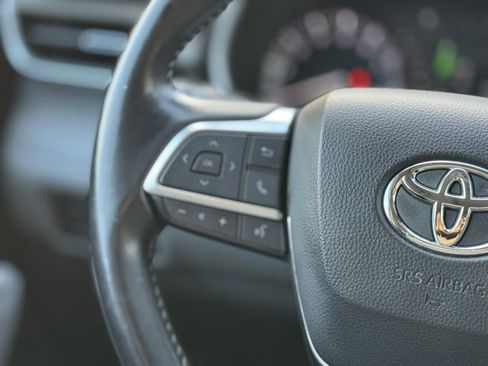 Used 2021 Toyota Highlander XLE image 26