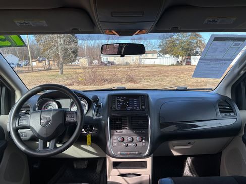 Used 2013 Dodge Grand Caravan SE image 10