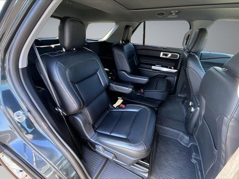 Used 2022 Ford Explorer XLT w/ Equipment Group 202A image 24