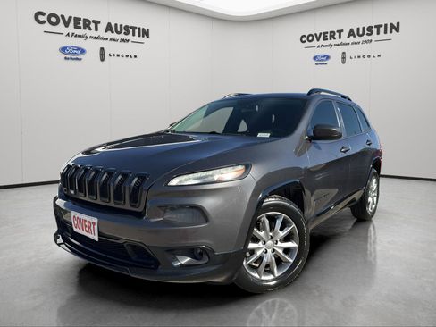 Used 2018 Jeep Cherokee Latitude image 1