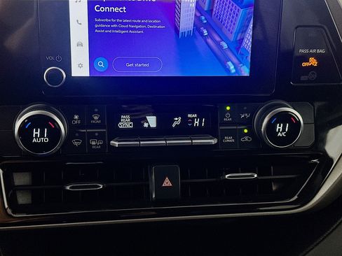 Used 2023 Toyota Highlander LE image 24